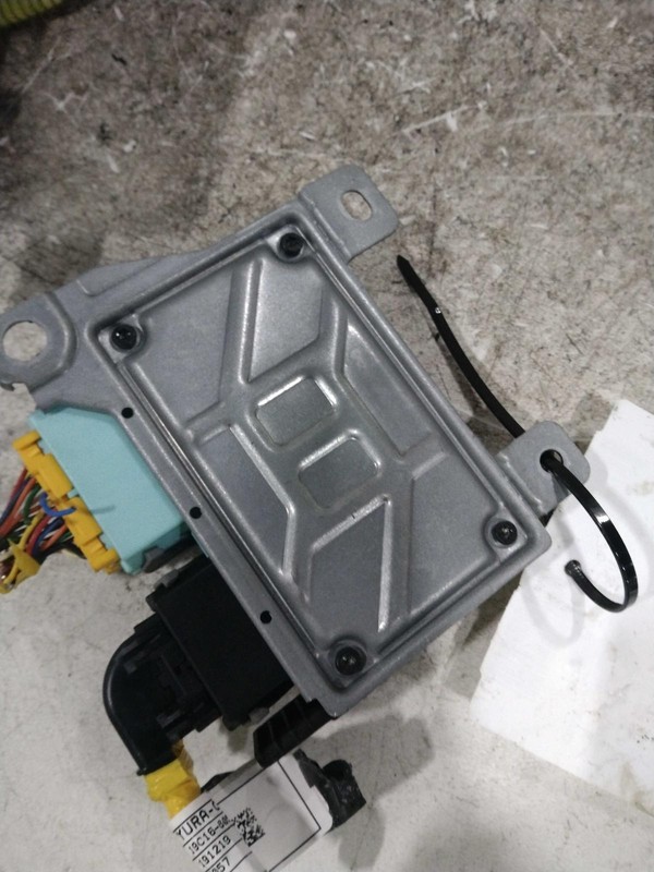 Used Air Bag Module fits: 2020 Kia Soul Air Bag center console Grade A