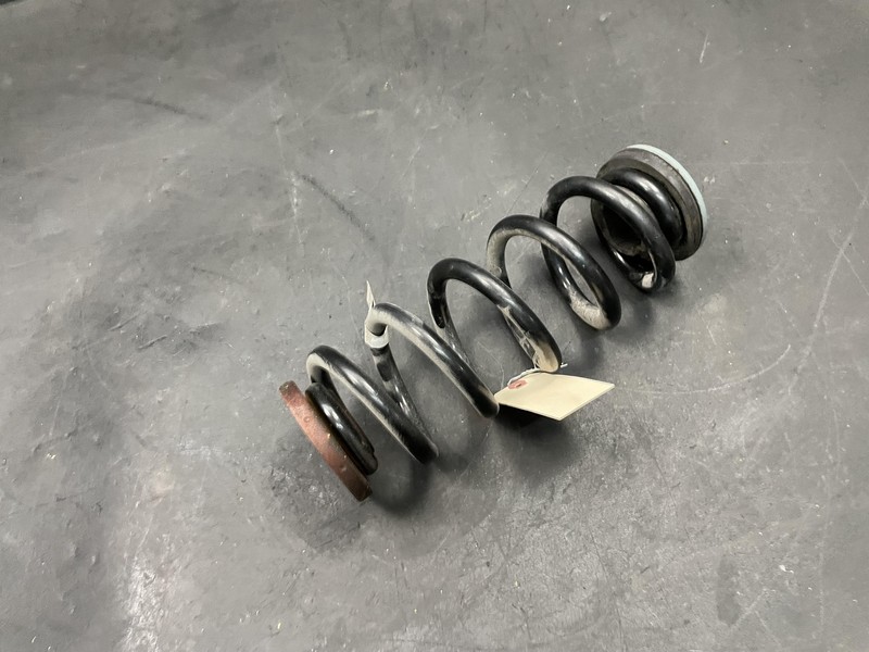 Rear Right Coil Spring 2021 Cadillac XT4 84401928 2019 2020 2022 2023