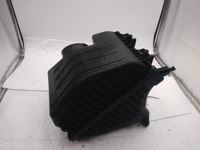 2014 Hyundai Santa Fe Air Cleaner Assembly OEM 2.0L Used 135K Miles