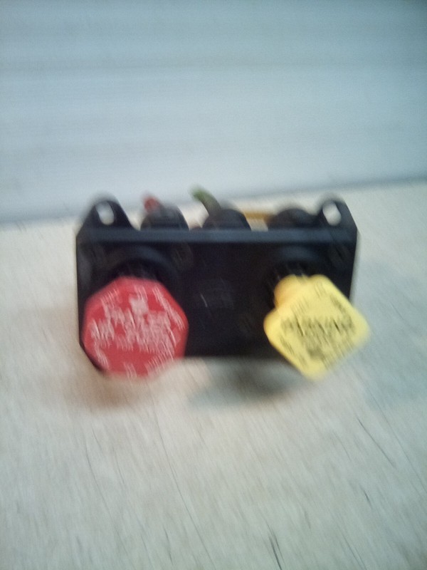 Peterbilt Bendix 5004872 Air Brake Valve