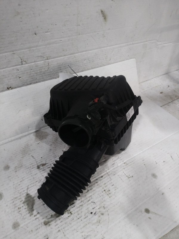 2018 GMC Terrain Air Cleaner Assembly OEM 84640369 Used 69K Miles Grey