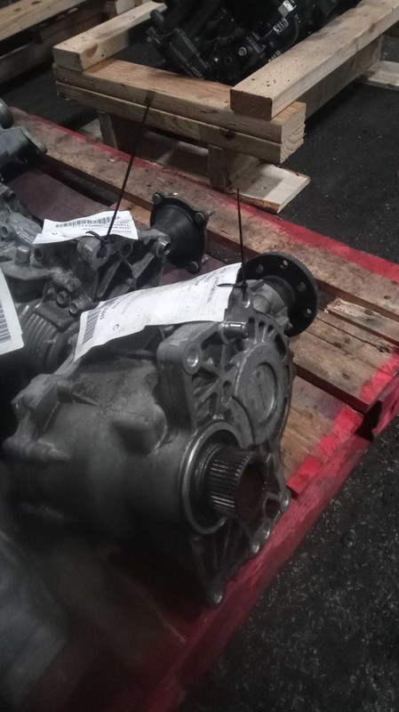 2016 Kia Sorento Transfer Case Assembly OEM 473003B530 127K Miles 4WD