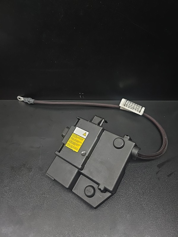 2014-2020 MASERATI QUATTROPORTE BATTERY TERMINAL CLAMP TRAY BRACKET BOX OEM