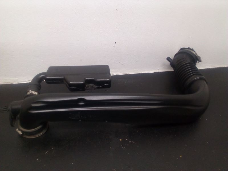 14-18 Jeep Cherokee 2.4L Air Intake Hose OEM 68211695AB