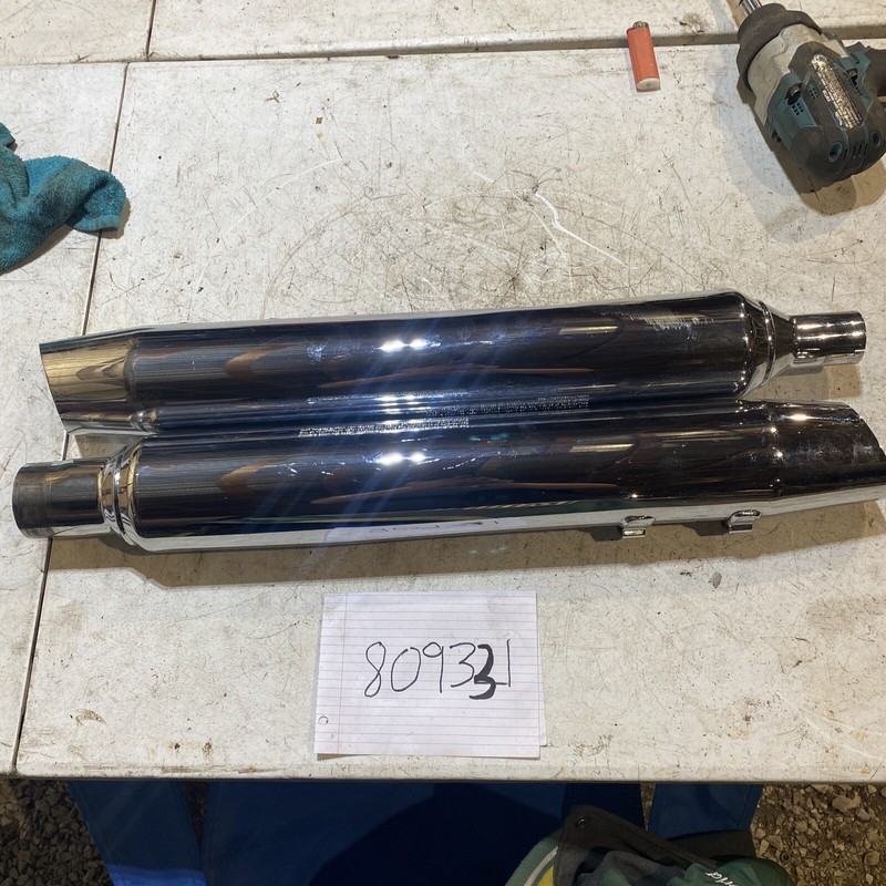 OEM Harley Davidson Ultra Limited Touring Slip On Mufflers 64900236A Used