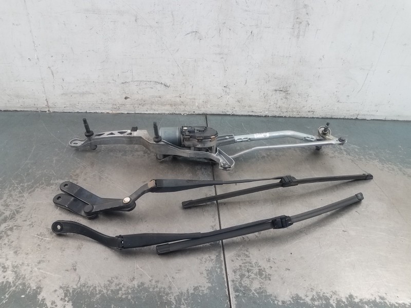 2009 Mercedes AMG C 63 Windshield Wiper Motor / Arms #4942 i4