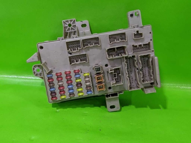 02-06 CAMRY FUSE RELAY BOX OEM 4175-9
