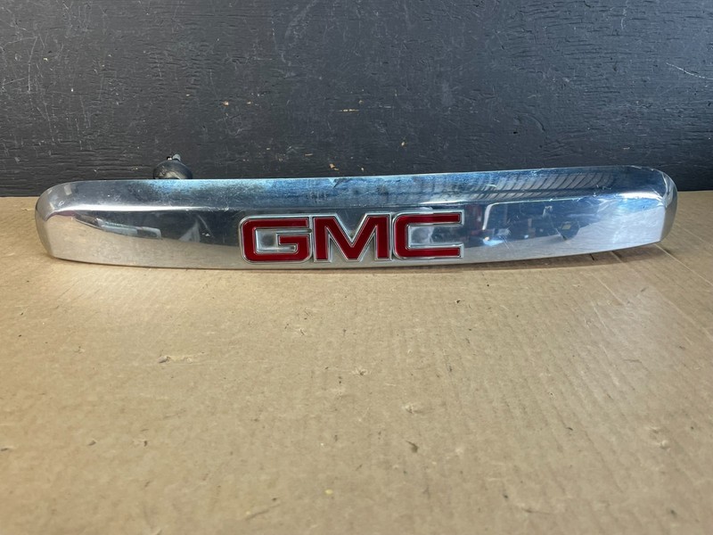 2007-2012 GMC Acadia Chrome Tailgate Rear Finish Molding Back W/Camera AD0289 DG