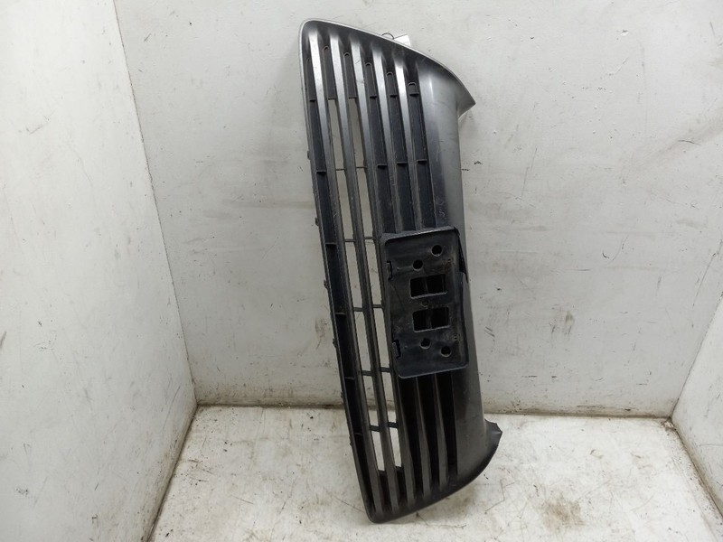 15 16 17 TOYOTA CAMRY LE LOWER GRILLE VIN D 5TH DIGIT GRY-218