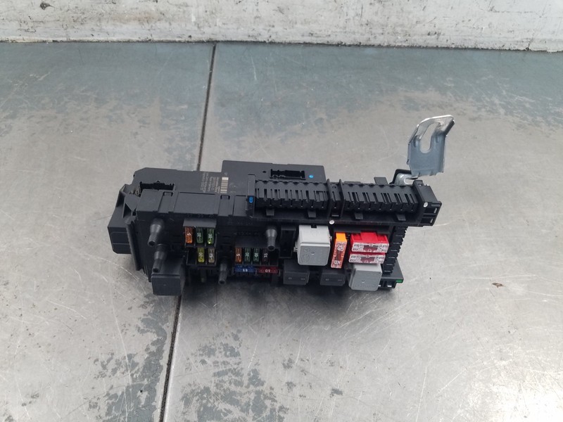 2014 Mercedes AMG E 63 S Rear Sam Relay Fuse Box #0284 S5