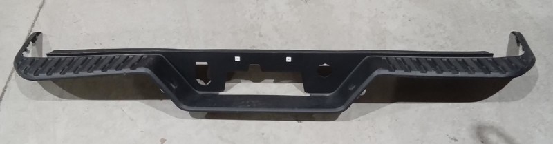 2020-2021 GMC Sierra 2500 3500 OEM Rear Bumper Center Step Pad 84564764