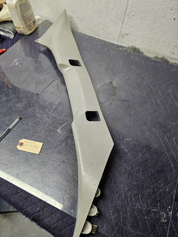 2005FORD E350 Right A Pillar