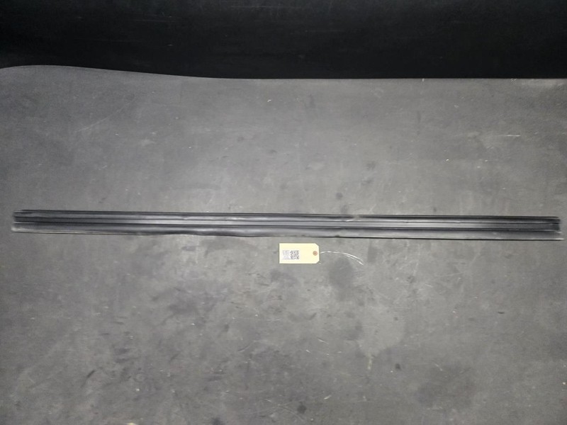 Left Rocker Panel Weatherstrip 2022 Nissan Rogue 80839-6RR0A 2021 2023 2024 2025