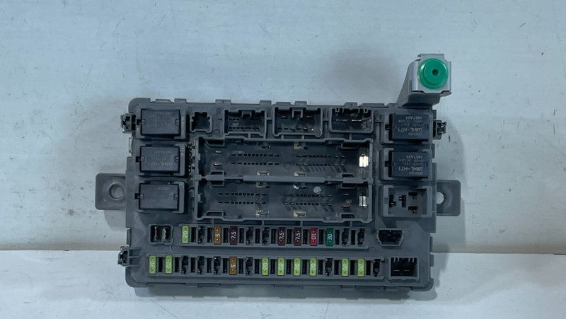 2017 - 2018 ACURA MDX RIGHT SIDE UNDER DASH FUSE RELAY CABIN JUNCTION BOX 102758