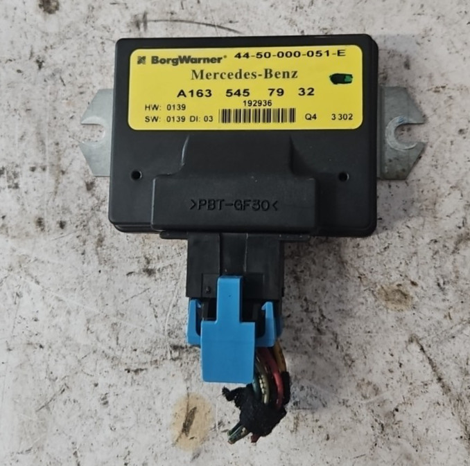 2004-2005 Mercedes-Benz ML350 transfer case control module a1635457932 oem