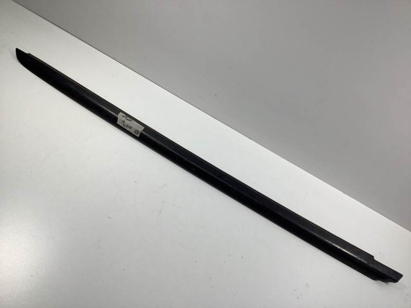 01 02 03 04 05 Civic 4DR Right Front Windshield Side Molding Assembly Used OEM