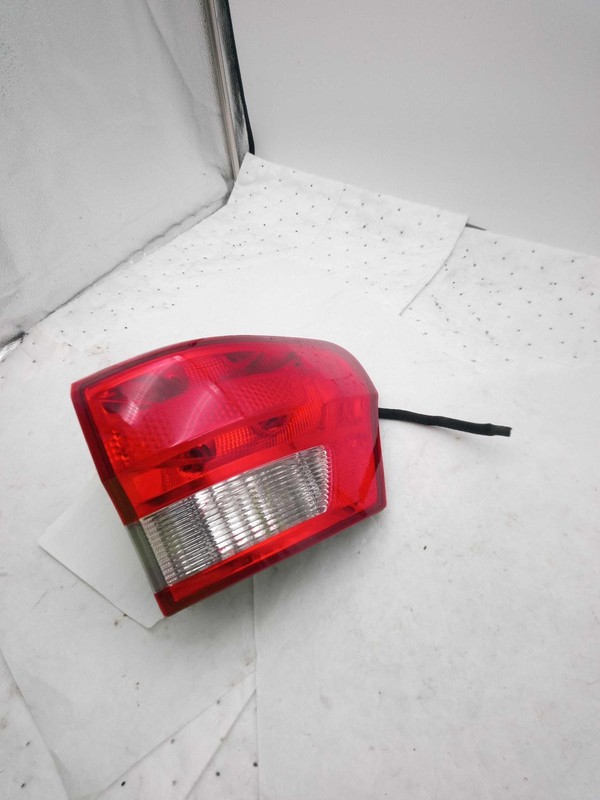 2012 Jeep Grand Cherokee Right Tail Light Assembly Red OEM 7683622 91K Miles