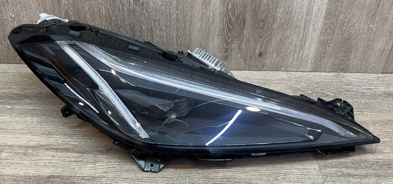 2025 CHEVROLET CORVETTE RH HEADLIGHT ASSY - LED - OEM PART # 85869243