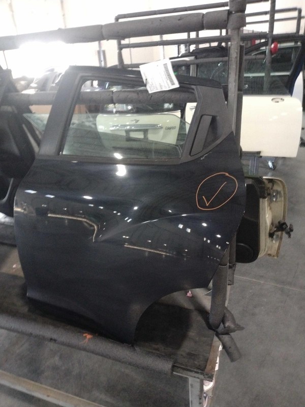 2011 Nissan Juke Left Door Black 4DR SUV OEM Used 414804 107K Miles