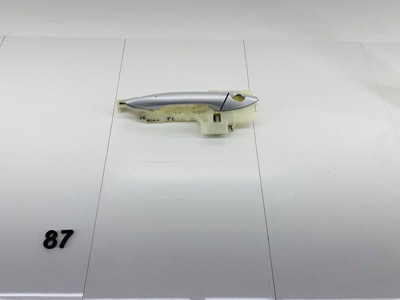 13-17 HYUNDAI ELANTRA GT FRONT LEFT EXTERIOR DOOR HANDLE SHIMMERING SILVER OEM