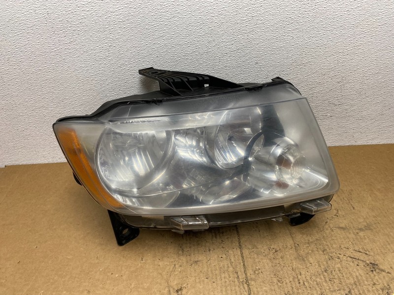 2011-2013 Jeep Grand Cherokee Right Passenger Halogen Headlight AC3670 DW