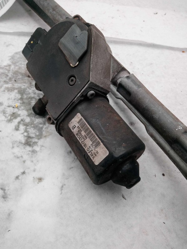 Used Windshield Wiper Motor fits: 2003 Gmc Envoy w/o rain sensor Grade A