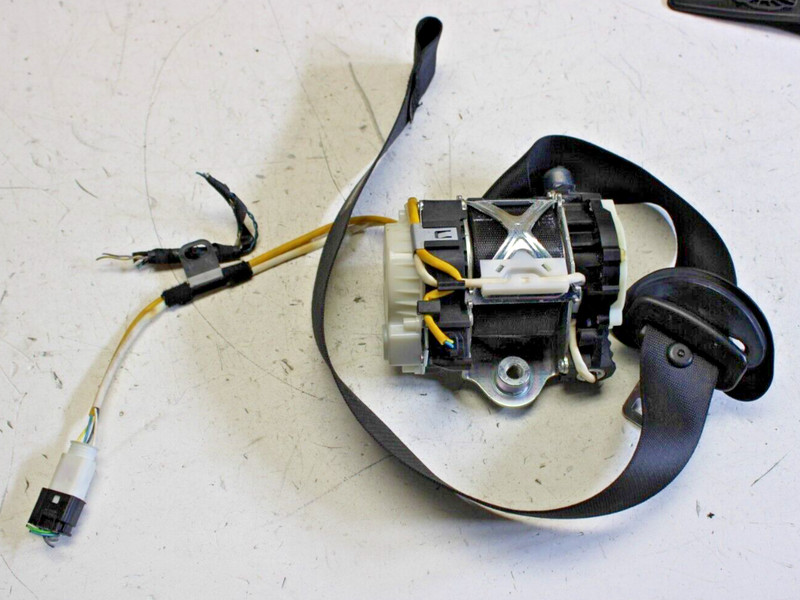 2011 - 2013 BMW E92 328I 335I FRONT RIGHT PASSENGER SEAT BELT RETRACTOR OEM