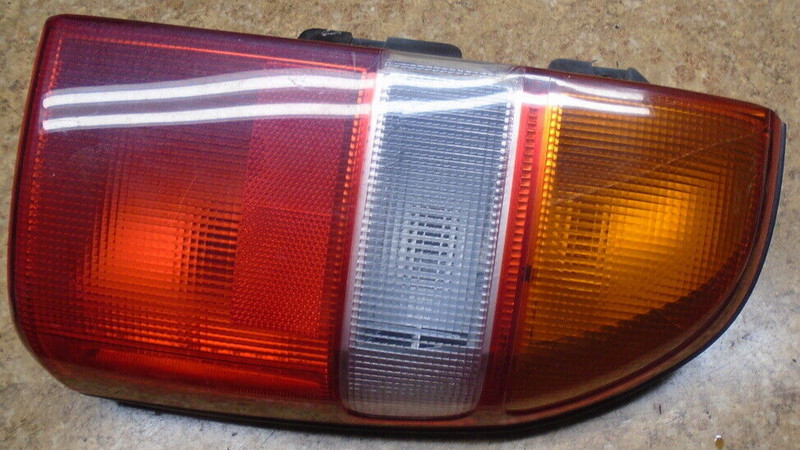 1999 Suzuki Vitara 4 Cylinder 2.0 L Right Rear Passenger Back Tail Light Brake