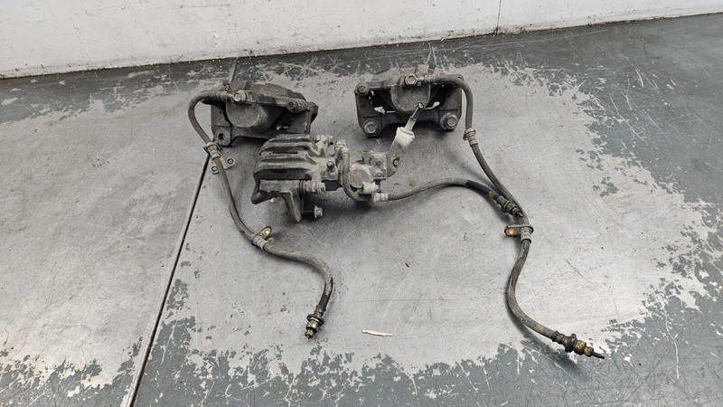 2002 Honda S2000 AP1 Brake Caliper Partial Set #8957 P2