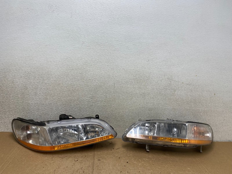 1998 to 2002 Honda Accord Left+Right Set Side Headlights V3628 DW
