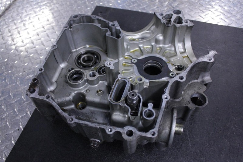 01 SUZUKI SV 650 ENGINE CASE CRANKCASE CRANK HALF MOTOR #2 SV650
