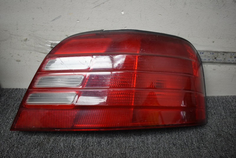 1999-2001 MITSUBISHI GALANT TAIL LIGHT RIGHT SIDE FACTORY OEM