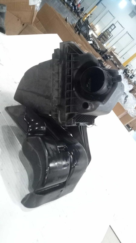 2016 Dodge Journey Air Cleaner Assembly OEM 68060812AA 2.4L 132K Miles