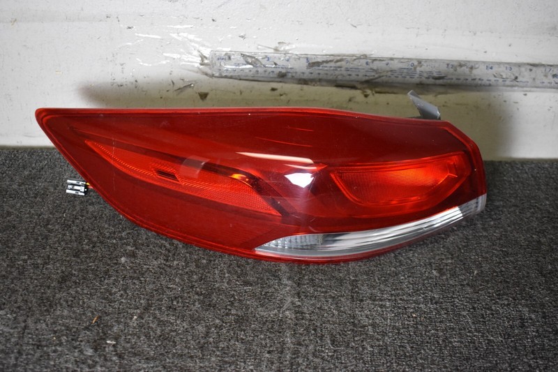 2017 2018 HYUNDAI ELANTRA LEFT LH DRIVER SIDE HALOGEN TAIL LIGHT