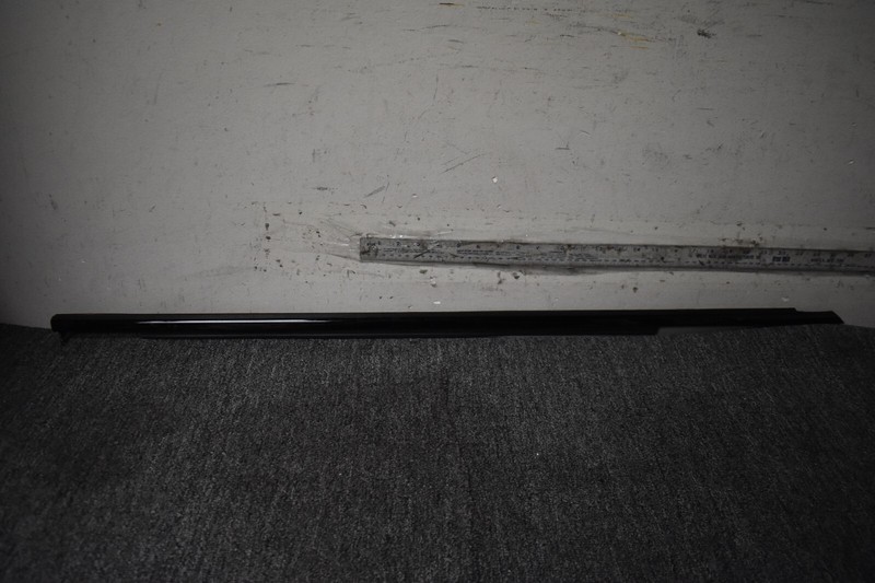 BMW WINDOW MOLDING TRIM RIGHT SIDE FACTORY OEM