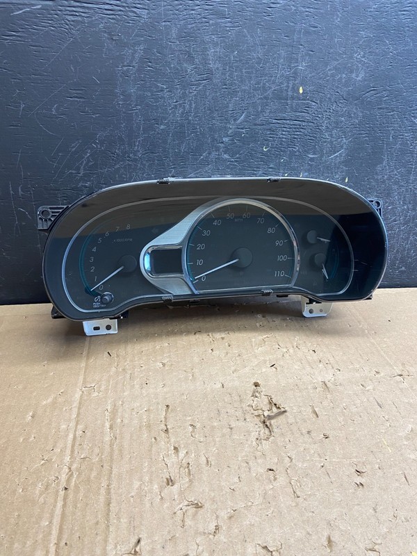 2011 Toyota Sienna Speedometer Cluster Gauge OEM AD6904 DG
