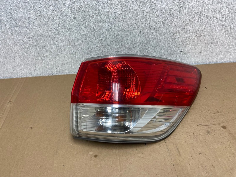 2013 to 2016 Nissan Pathfinder Passenger Right Side Tail Light Oem AC5689 LK