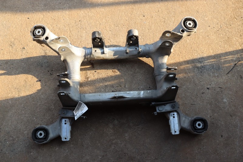 2011-2016 BMW 535I RWD F10 REAR SUSPENSION CROSSMEMBER SUBFRAME OEM