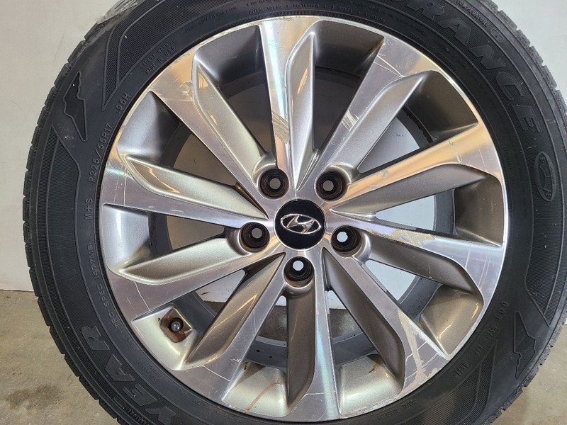 Wheel 17x7 Exposed Lug Nuts 10 Spoke Alloy Directional Fits 15-17 SONATA 582806