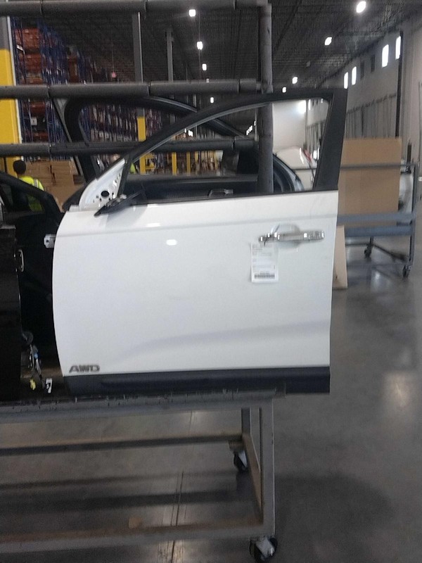 2015 KIA SORENTO Front Left Door White 4DR SUV Used OEM Part 4713145
