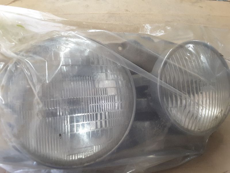 77 78 79 80 MERCEDES 280E R. HEADLIGHT 123 TYPE 280CE 280E 63927