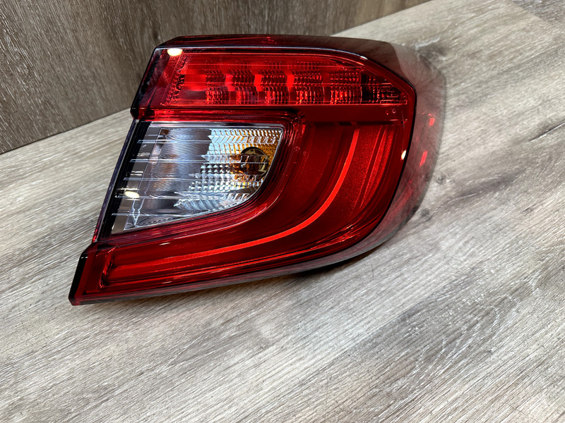 2018-20 HONDA ACCORD RH TAIL LAMP ASSY OEM PART# 33500-TVA-A013-M1