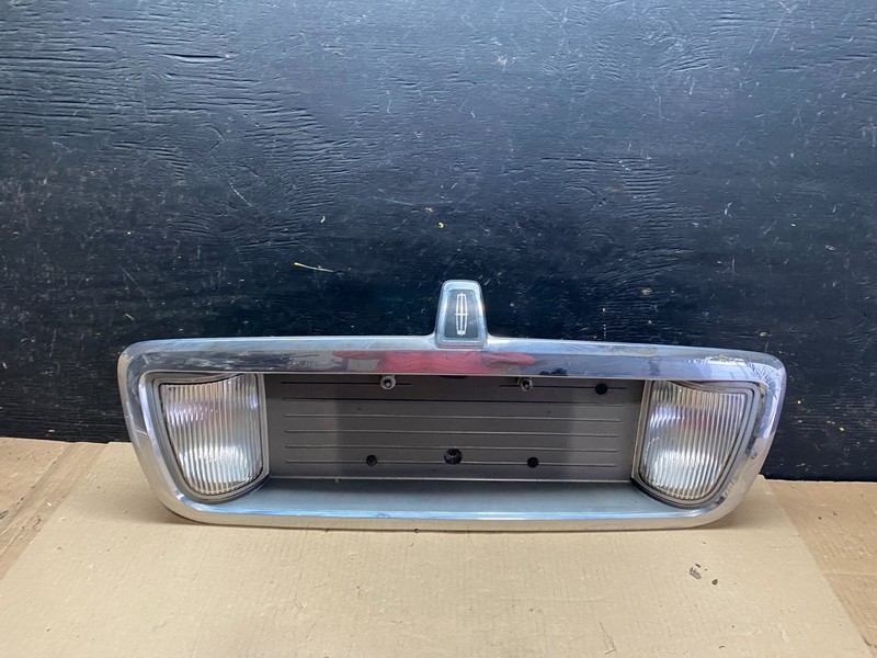 2003 to 2011 Lincoln Town Car Rear License Plate Trim Panel OEM U7464 DG