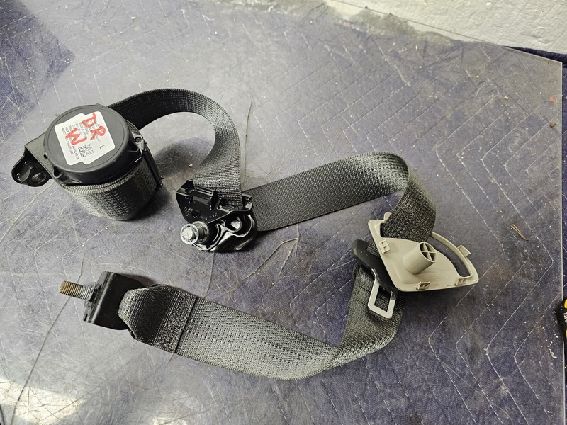 CHEVROLET COLORADO REAR LEFT SIDE SEAT BELT SEATBELT RETRACTOR OEM 2015 - 2022💎