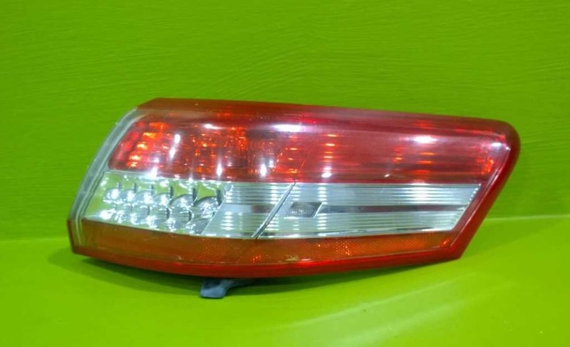 10 11 CAMRY PASSENGER RIGHT QUARTER TAILLIGHT LAMP OEM 3669-25