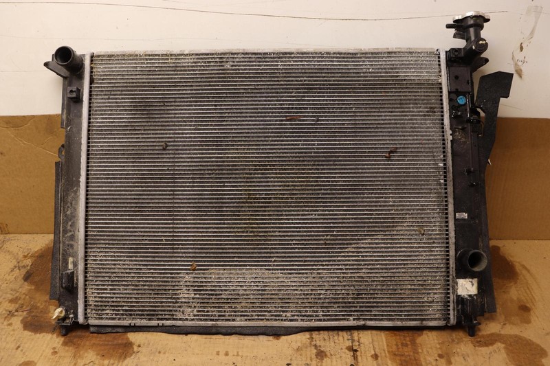 2015-2016 HYUNDAI GENESIS SEDAN 3.8L ENGINE COOLING RADIATOR OEM