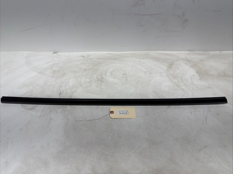 Tesla Model Y Rear Left Door Side Window Belt Molding 2023 1621170-00 9316 U8