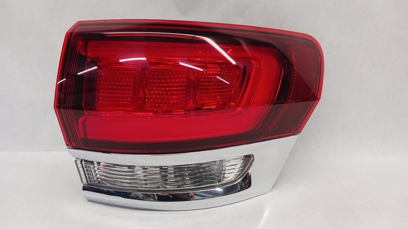 20-'22 JEEP GRAND CHEROKEE Right passenger outer Taillight chrome OEM Grade A!