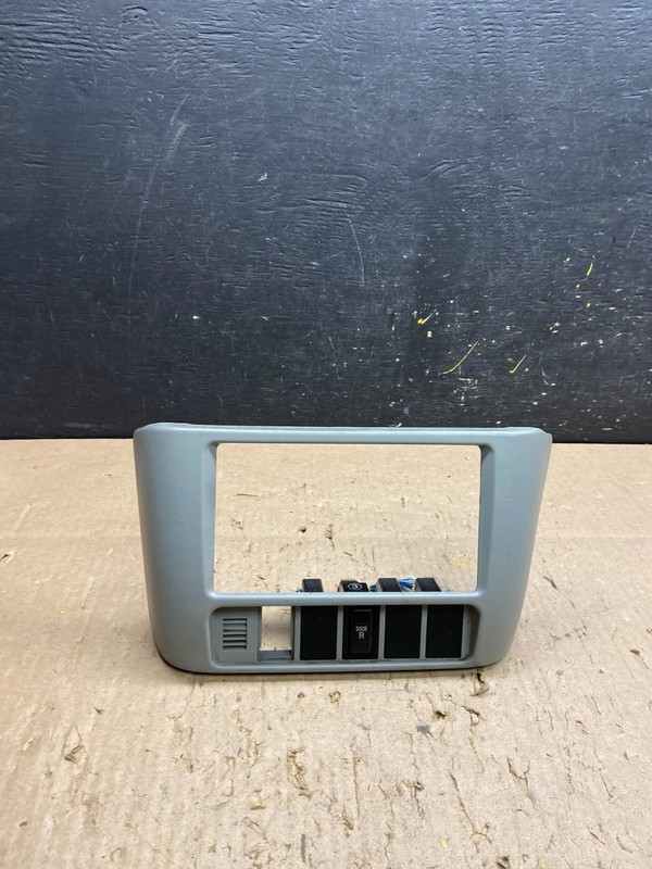 2001-2003 Toyota Sienna Center Console Dash Radio Bezel Trim T6114 DG