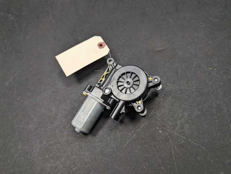 Front Right Door Window Regulator Motor 2019 Chevrolet Equinox 84398382 18 - 23